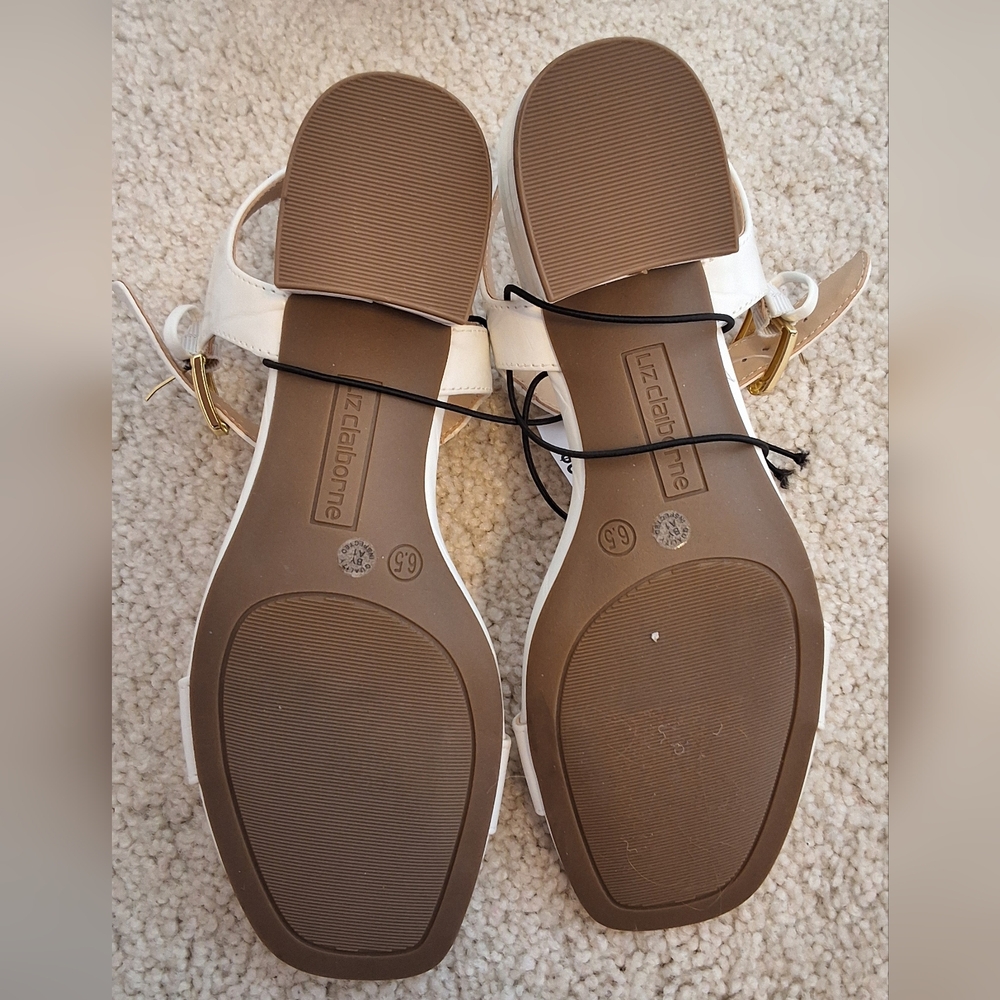 NWT, Liz Claiborne White Croc-Embossed Block Heel Sandals with Gold Buckle - Picture 7 of 9